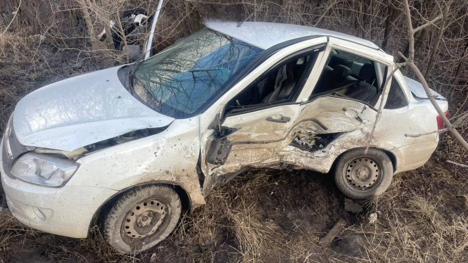 В Воронежской области 71-летний мужчина погиб при столкновении «Лады» и Mitsubishi