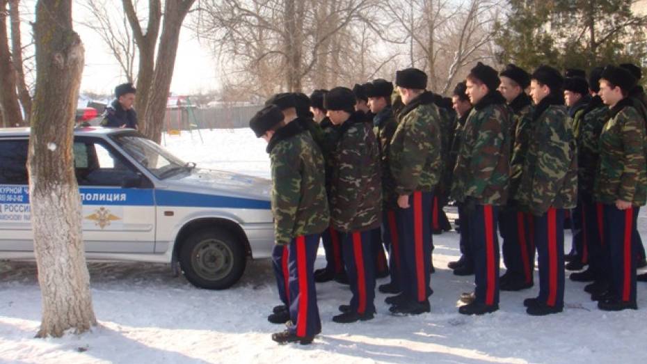 Верхнемамонские полицейские провели урок в кадетском корпусе 