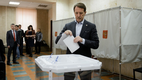 Воронежский губернатор проголосовал на праймериз «Единой России»