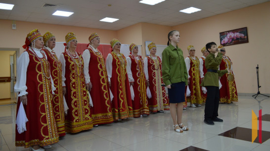 «Взрослые и дети на одной планете»: воронежцы выступили в Каширском пансионате с патриотическим концертом