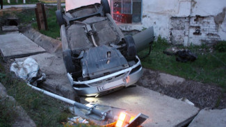 В Ольховатке Daewoo Nexia врезалась в дорожный знак и перевернулась