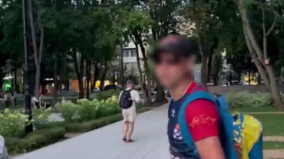 Воронежец набросился с кулаками на двух девушек в парке «Орленок»