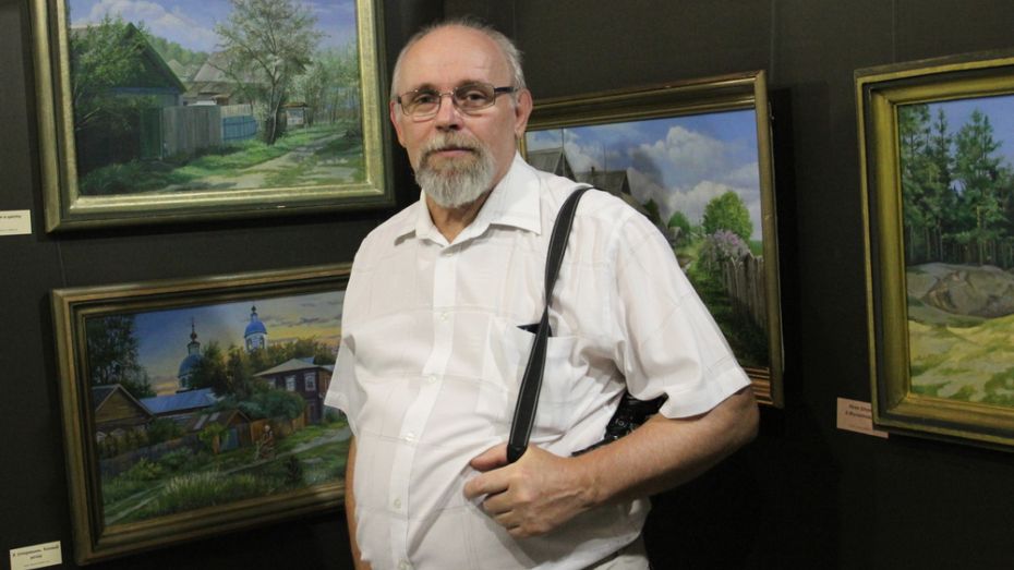 Подгоренский художник Алексей Филипенко подарил району свои картины
