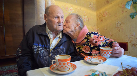Супруги из Борисоглебска отметили 74-ю годовщину свадьбы