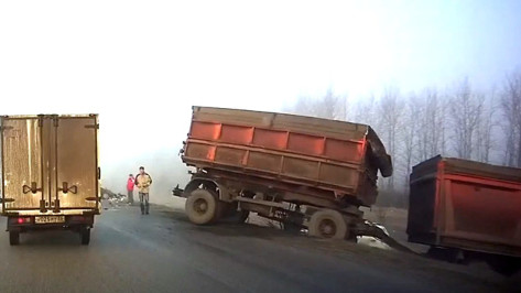 Авария с 10 машинами под Воронежем попала  на видео