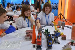 Воронежские школьники на фестивале попробовали себя в профессиях будущего