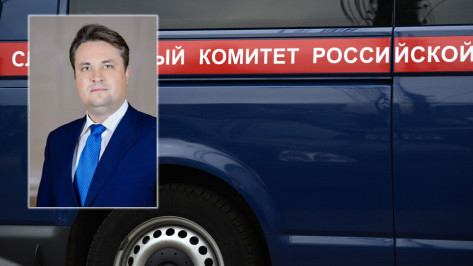 Воронежский СК: На руководителя департамента ЖКХ напали у дома в служебном автомобиле 