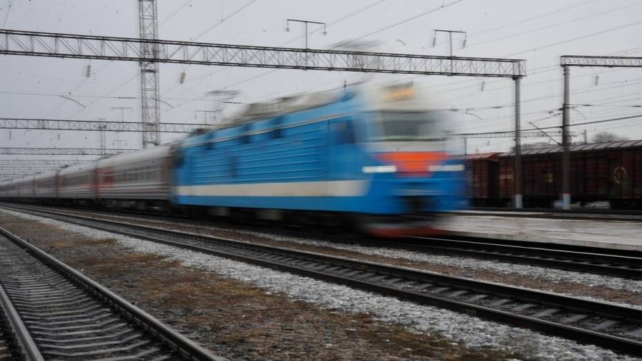 Под Воронежем поезд насмерть сбил 31-летнего мужчину
