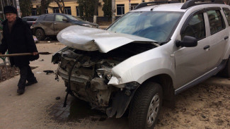 В Воронеже две иномарки столкнулись у школы