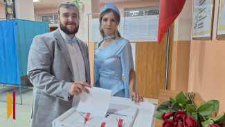 В Россоши молодожены после ЗАГСа приехали на избирательные участки