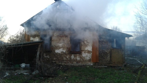 Во время пожара в Железнодорожном районе Воронежа погибла женщина