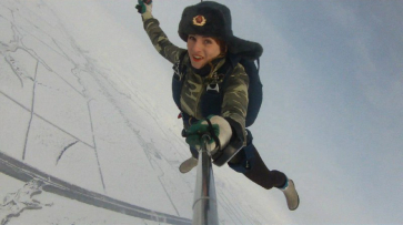 Воронежская спортсменка сделала селфи в прыжке с парашютом 