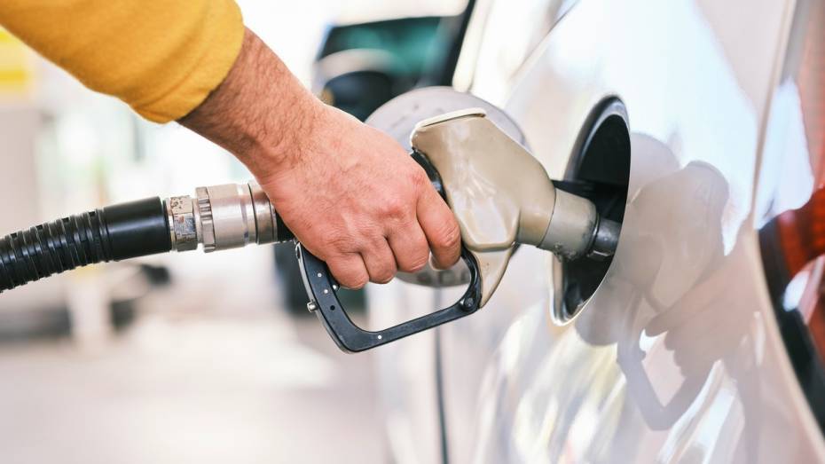Воронежцам рассказали, как изменились цены на бензин в январе