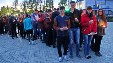 Школьники Терновского района зажгли «Свечу памяти»