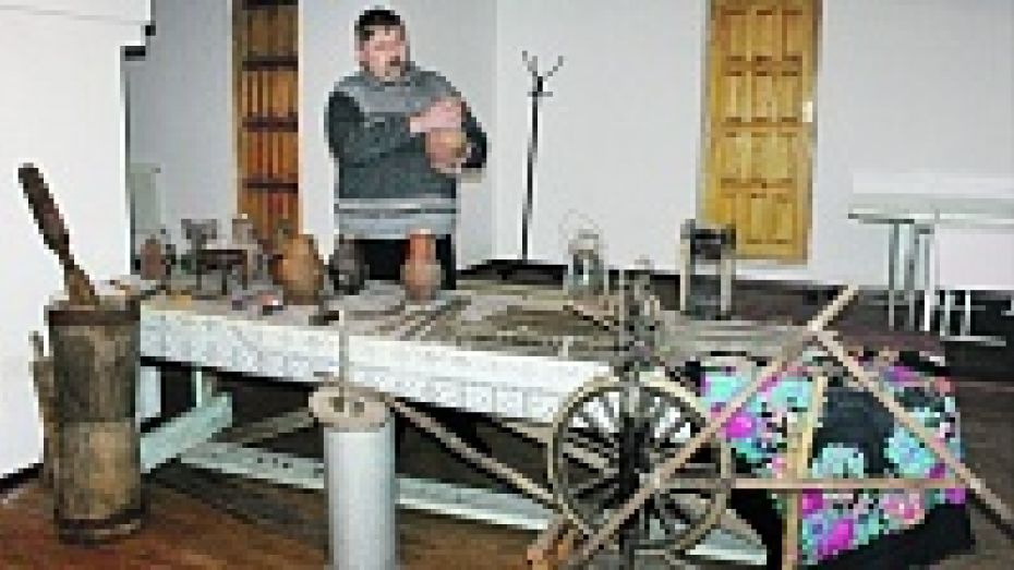 В церкви поселка Панино прошла выставка старинных вещей