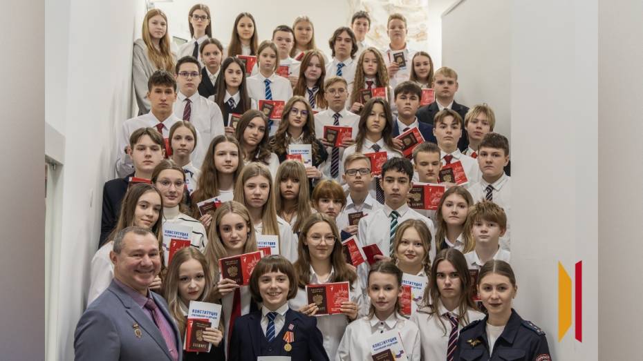 В Воронеже прошла торжественная церемония вручения паспортов юным жителям города