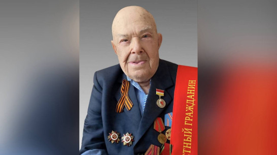 Воронежский губернатор поздравил со 101-летием участника Великой Отечественной войны Дмитрия Филонова