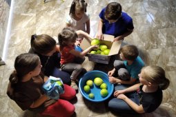 Семья из Поворинского района передала участникам спецоперации 4 кг лимонов