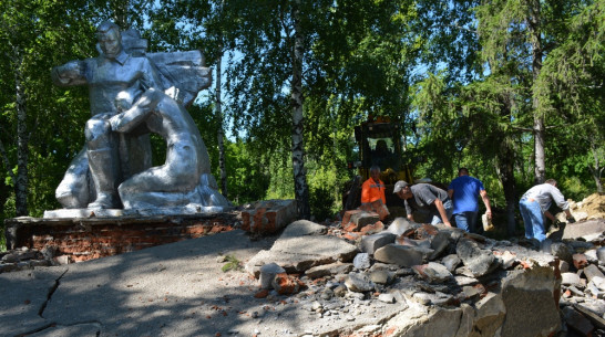 В нижнедевицком селе отремонтируют разрушенный мемориал погибшим в годы ВОВ землякам