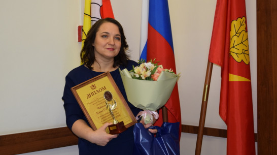 Мать 8 детей из Борисоглебска наградили знаком «Матери земли Воронежской»