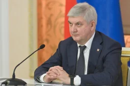 Воронежский губернатор создал в правительстве региона штаб гумпомощи мирным жителям Украины