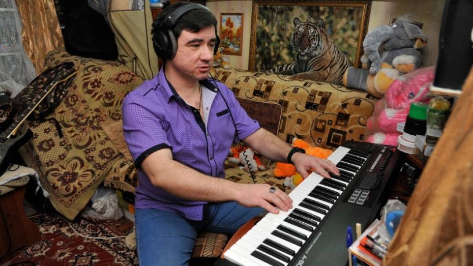 Незрячий музыкант из Воронежа поборется за победу в конкурсе песен про Крымский мост