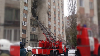 Пожар в воронежском общежитии попал на видео