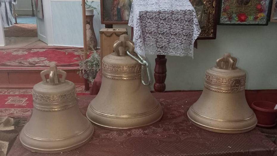 В храме верхнемамонского села Приречное зазвонили новые колокола