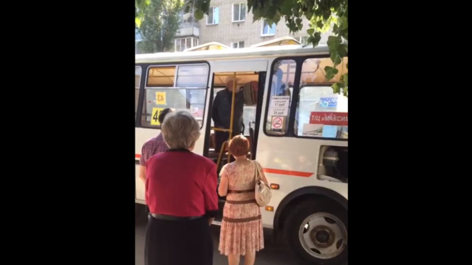 Потасовка водителя автобуса и пенсионера в Воронеже попала на видео 
