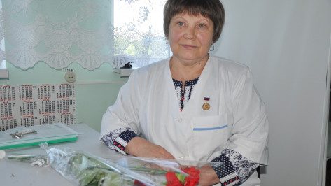 Павловской медсестре вручили награду Российского Красного креста