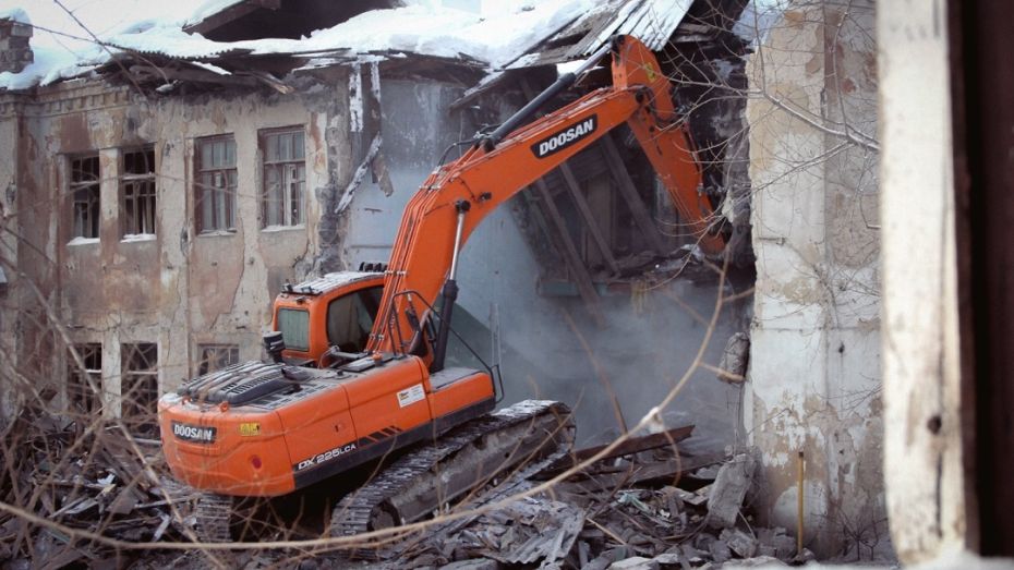 «Реновация полным ходом». Как в Воронеже сносят ветхий квартал