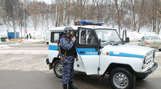 Под Воронежем мужчина разделся догола и пригрозил взорвать гипермаркет