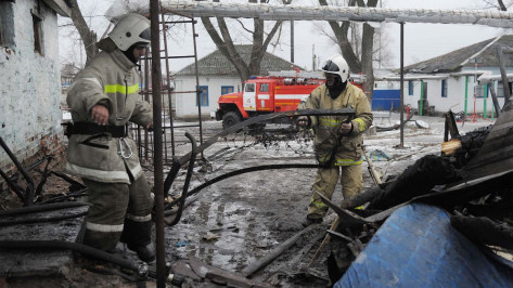 Мужчина и женщина пострадали при пожаре в Воронежской области