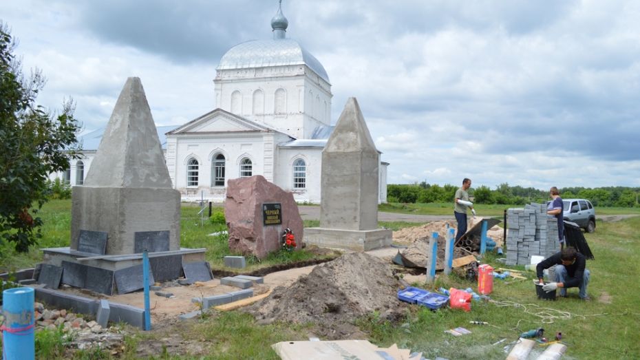 В Эртильском районе отремонтируют памятники жертвам антоновского восстания и погибшему летчику