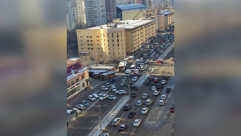 Полиция объяснила перекрытие улицы Шишкова в Воронеже