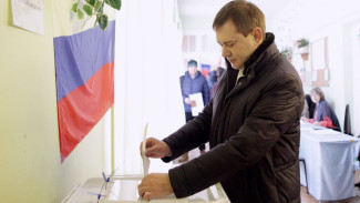Председатель Воронежской облдумы проголосовал ранним утром