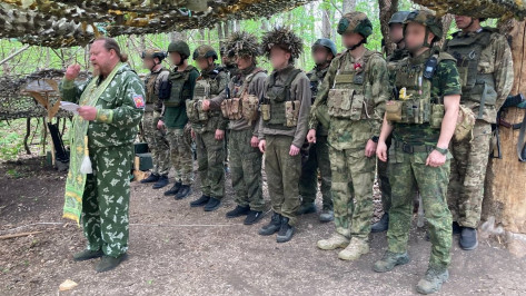 Настоятель острогожского храма отвез на передовую гуманитарный груз и освятил родник в зоне СВО