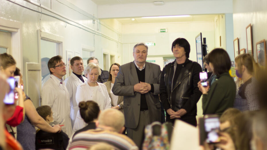 Французский музыкант Дидье Маруани навестил пациентов детской онкобольницы в Воронеже