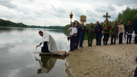 В Верхнем Мамоне верующие совершили крестный ход, посвященный 1025-летию крещения Руси