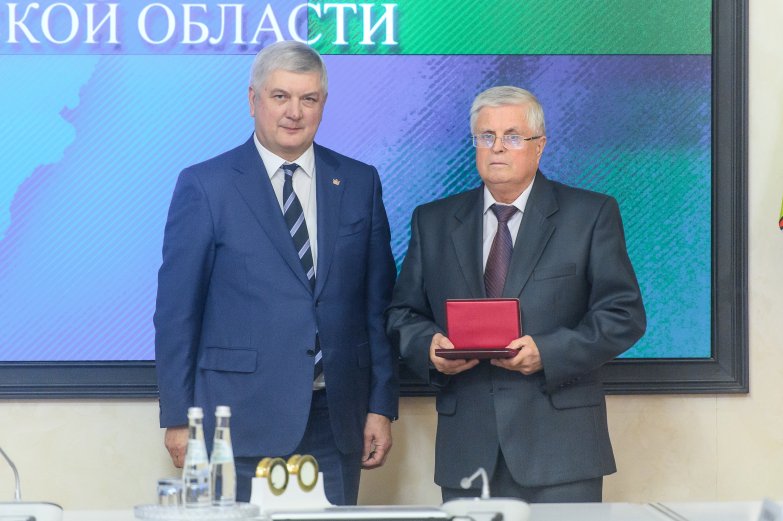 ВРУЧЕНИЕ НАГРАД В ПРАВИТЕЛЬСТВЕ