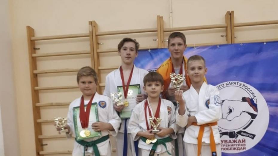 Верхнемамонский спортсмен завоевал 2 «золота» на турнире по всестилевому карате