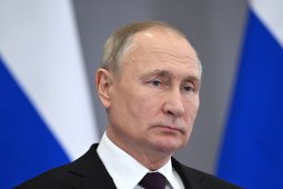 Владимир Путин объявил о введении военного положения в 4 субъектах РФ