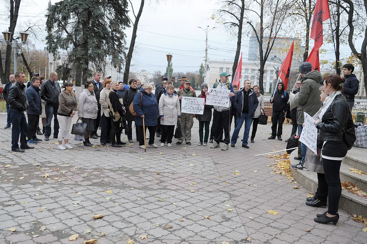 «Нас кинули!» Оставшиеся без денег работники воронежского завода «РАСКО»  вышли на митинг