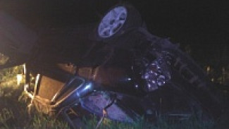 В Бобровском районе перевернулся автомобиль: пострадали шесть человек 