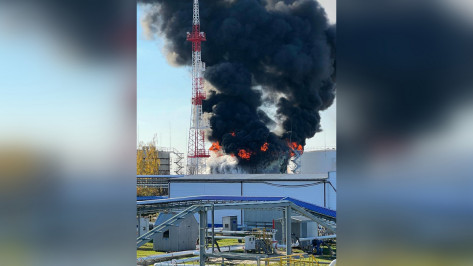 Снаряд ВСУ попал в нефтебазу в Белгородской области и вызвал пожар