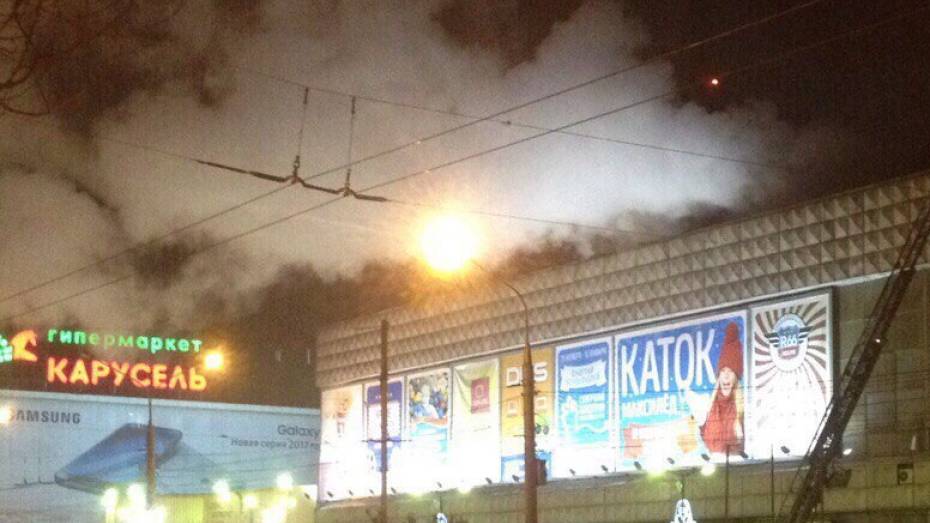 В Воронеже на заводе рядом с ТЦ «Максимир» произошел пожар