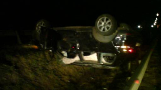 В Богучарском районе иномарка вылетела с дороги и перевернулась: один пострадавший