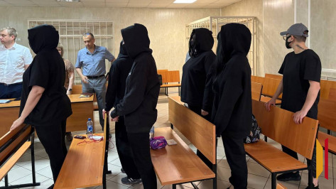 В Воронеже суд вынес приговор экс-диспетчерам полиции, которые брали взятки от похоронного агентства