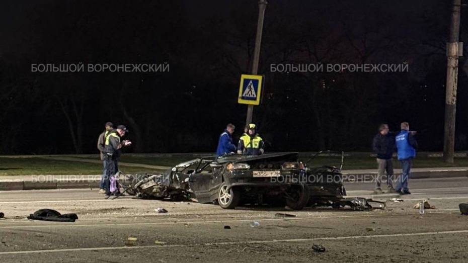 Появились кадры с места смертельного ДТП в Воронеже, в котором погиб мужчина