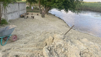 Кантемировские активисты благоустроили территорию пляжа в селе Талы